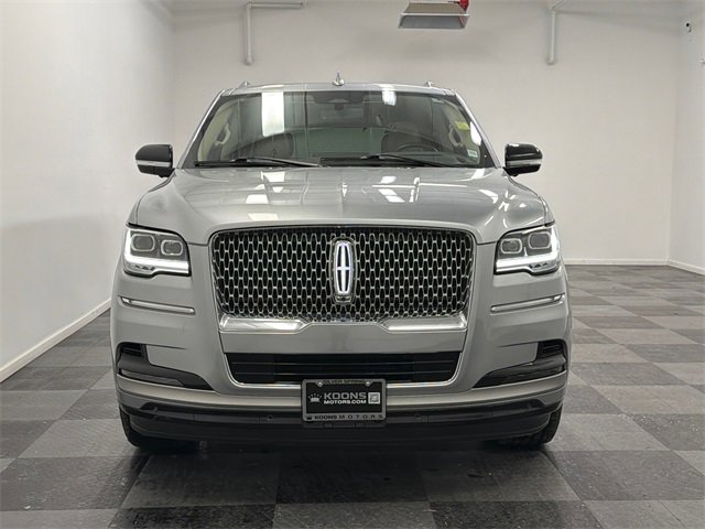 Used 2023 Lincoln Navigator Reserve image 3