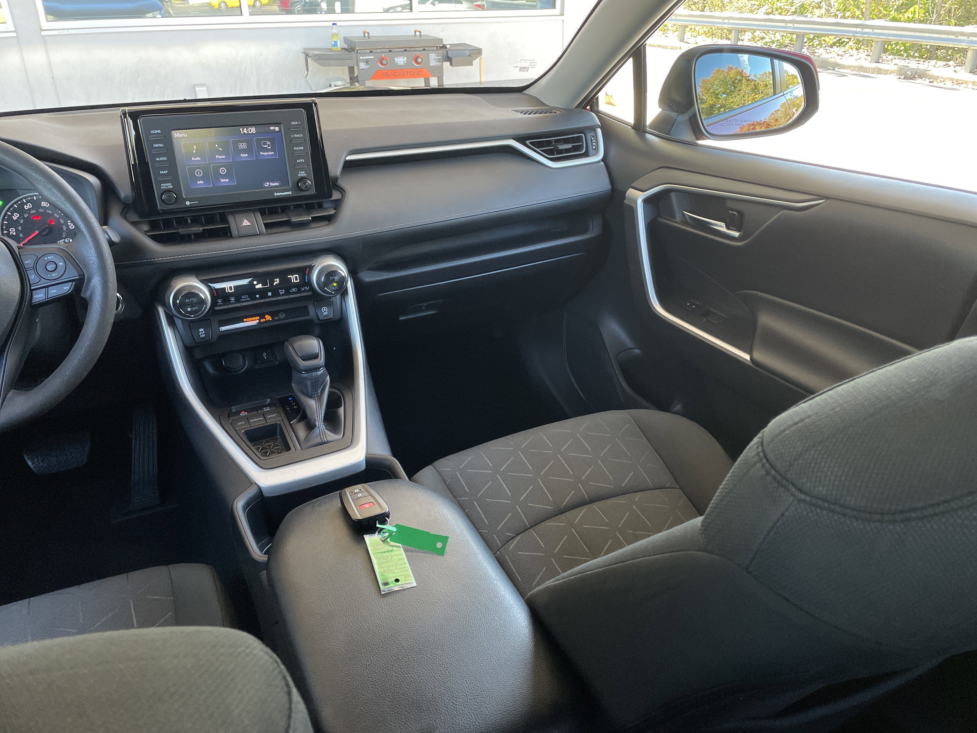 Used 2022 Toyota RAV4 XLE w/ Convenience Package image 16