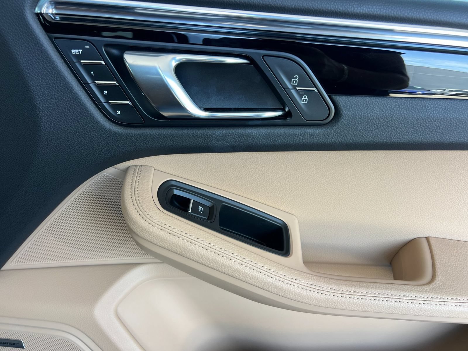 Certified 2025 Porsche Macan S AWD/4WD image 20