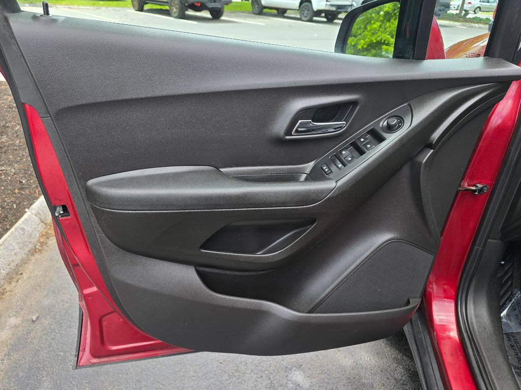 Used 2018 Chevrolet Trax LT AWD/4WD image 15