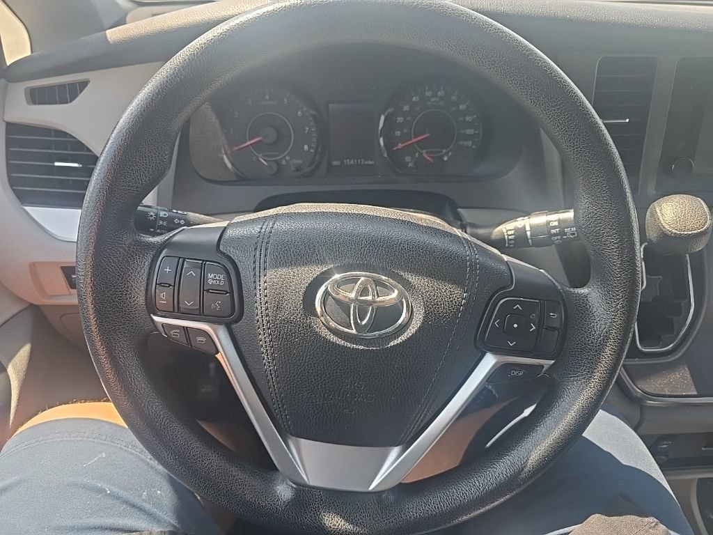 Used 2016 Toyota Sienna LE FWD image 13
