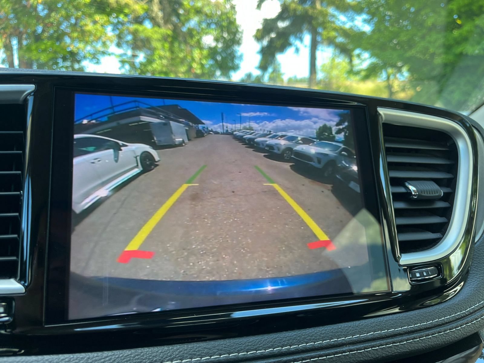 Used 2023 Chrysler Pacifica Touring-L FWD image 25