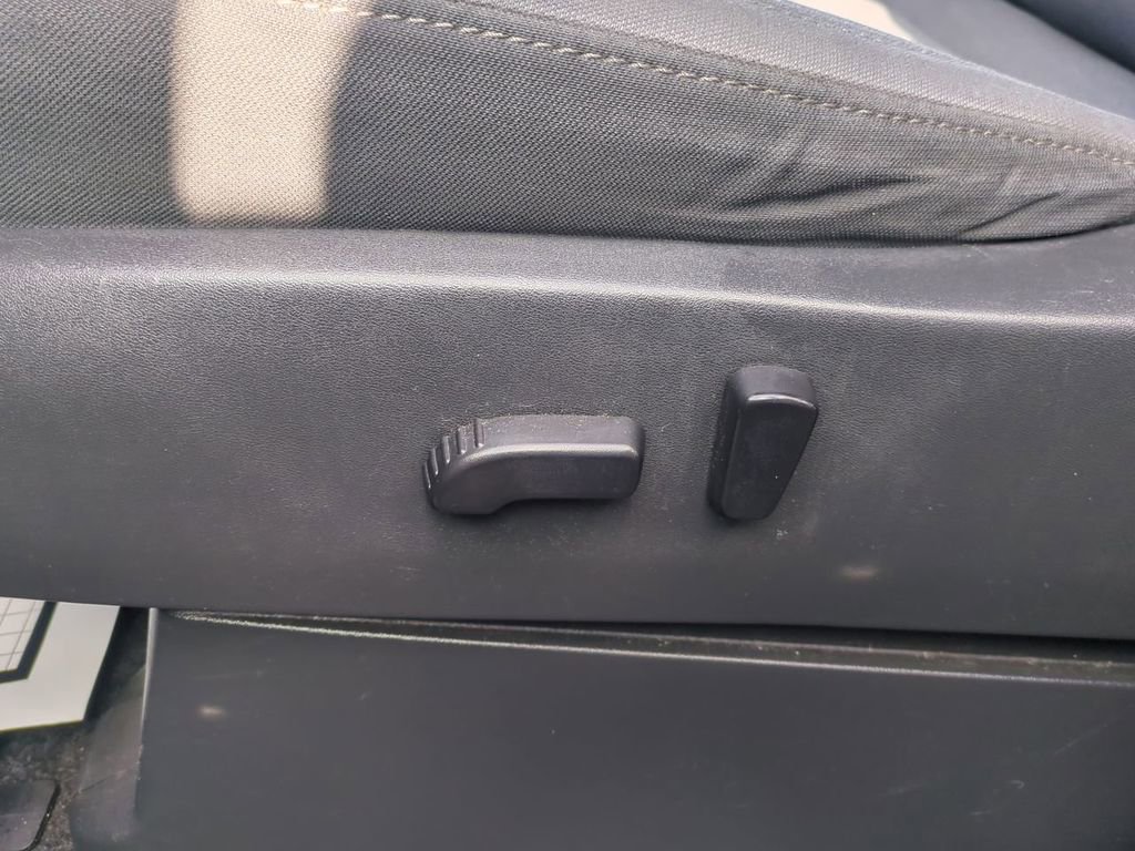 Used 2023 Nissan Frontier SV image 19