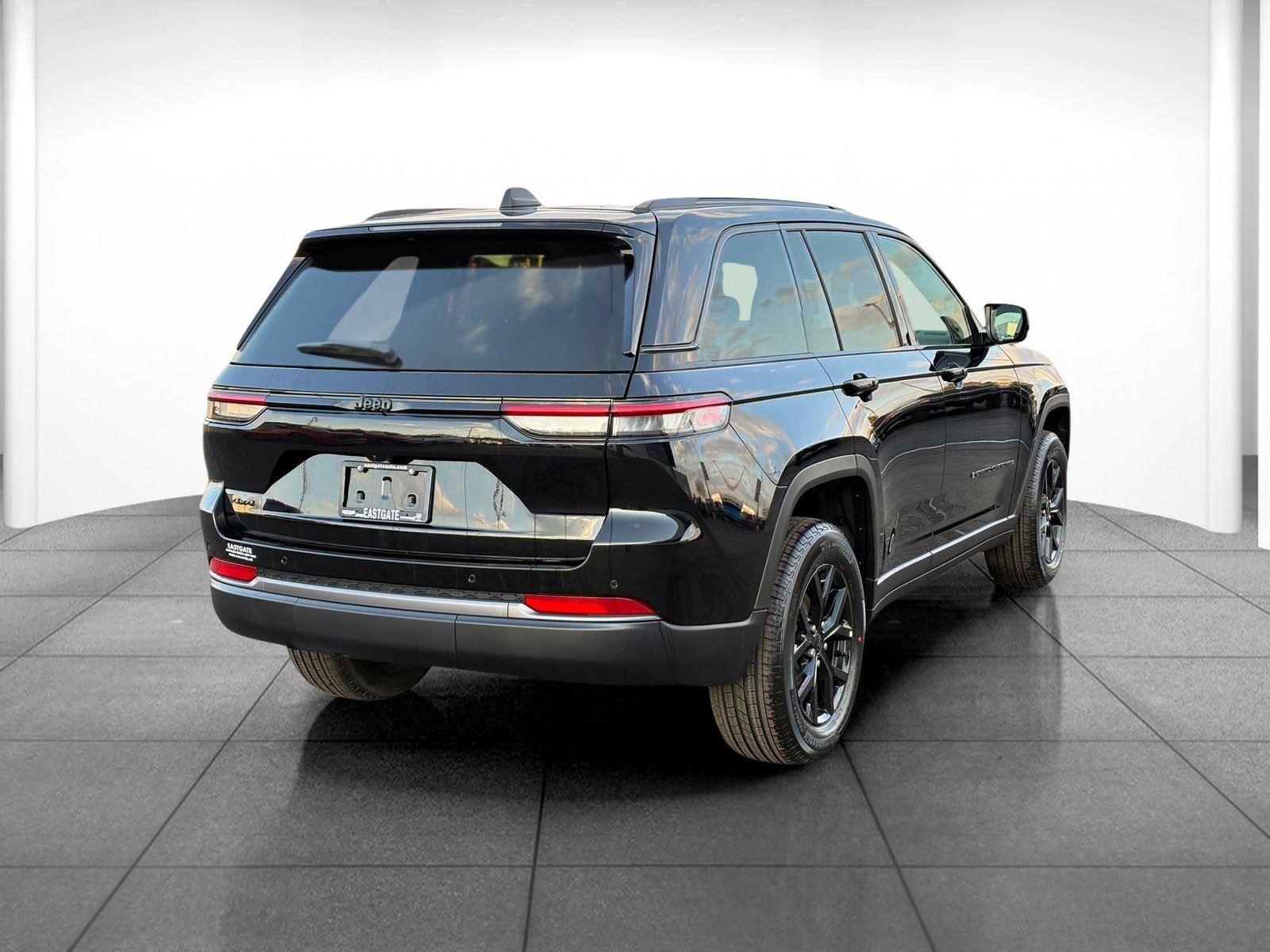 New 2026 Jeep Grand Cherokee Altitude image 7