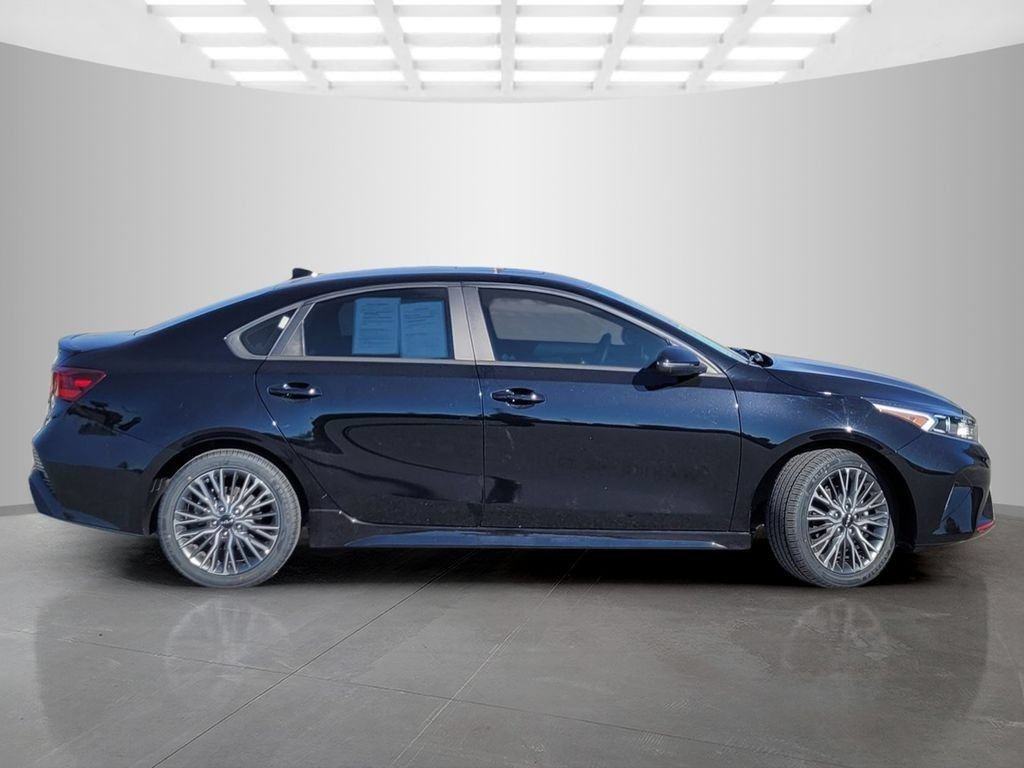 Used 2024 Kia Forte GT-Line w/ GT-Line Premium Package FWD image 3