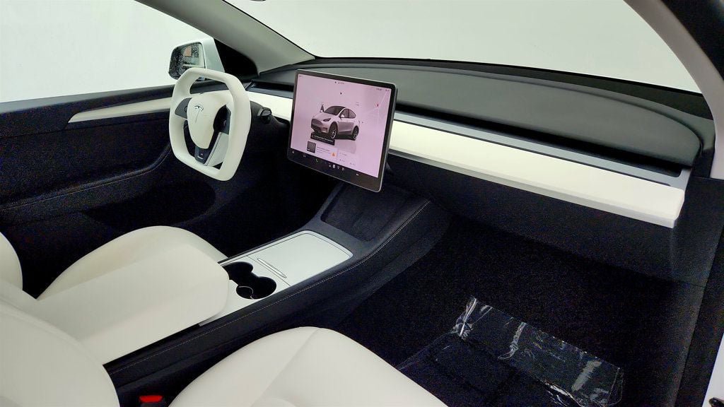 Used 2023 Tesla Model Y Long Range AWD/4WD image 28