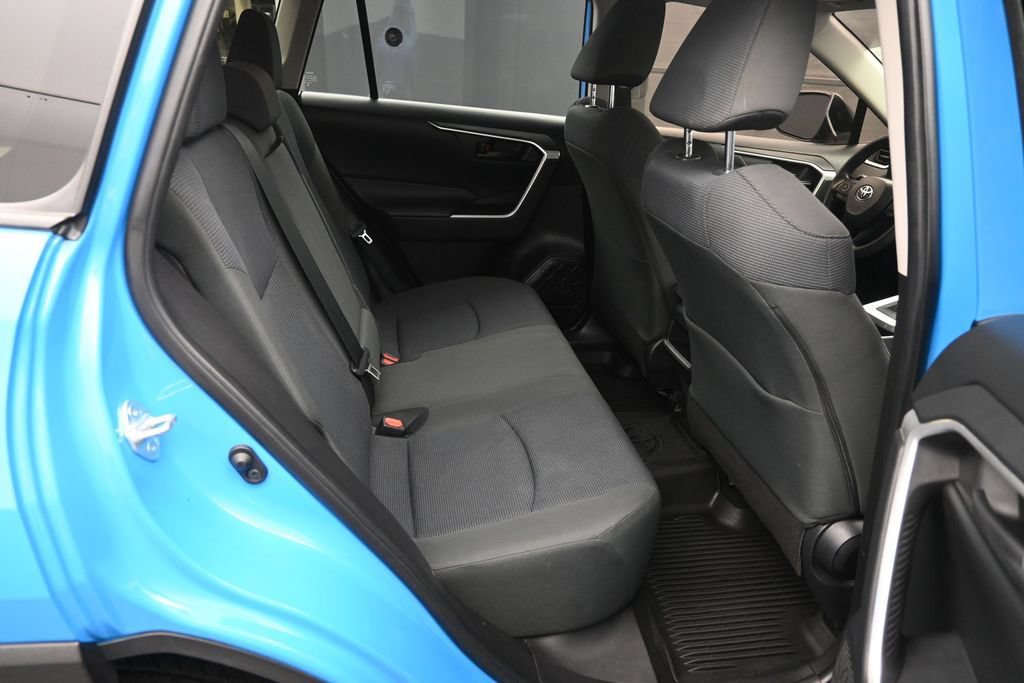 Used 2019 Toyota RAV4 LE w/ All Weather Liner Package AWD/4WD image 15