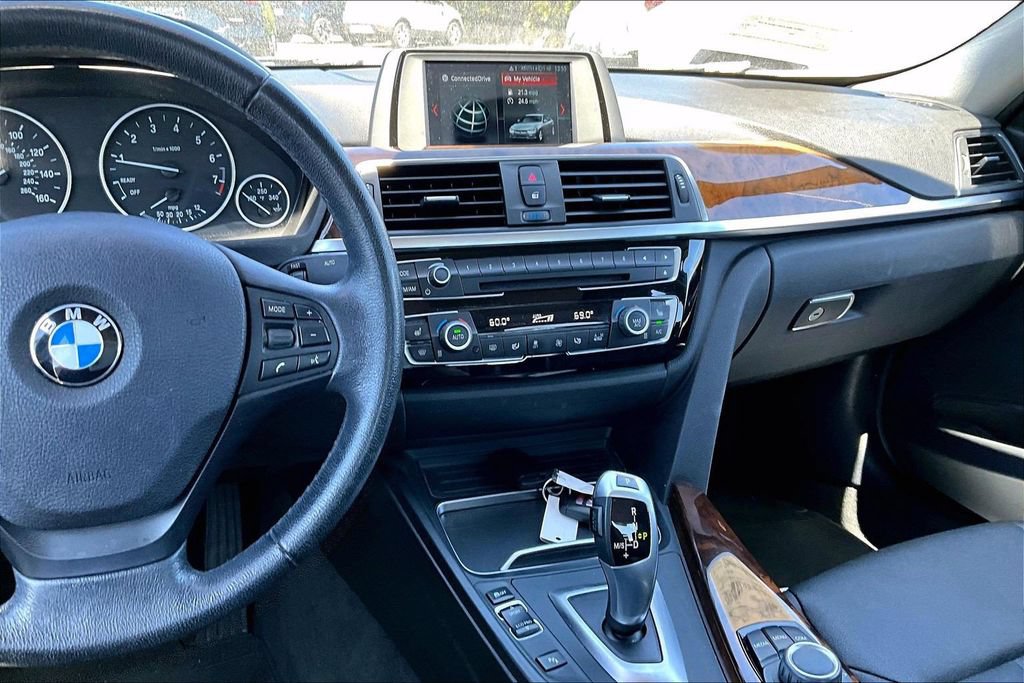 Used 2018 BMW 320i Sedan RWD image 6
