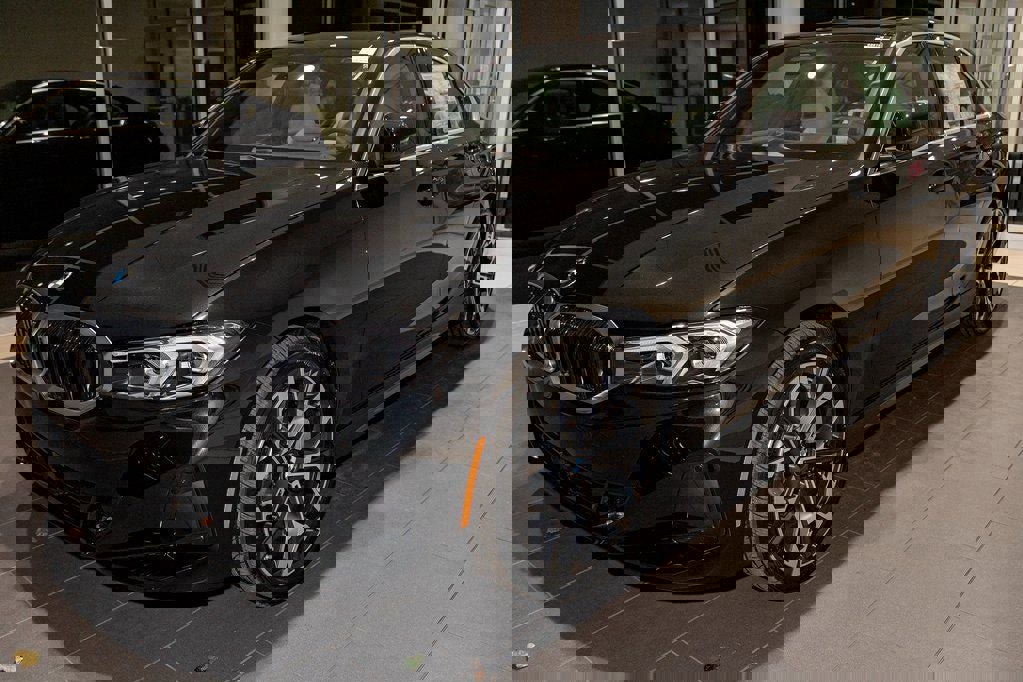 Used 2026 BMW 330i xDrive Sedan w/ Premium Package AWD/4WD image 3