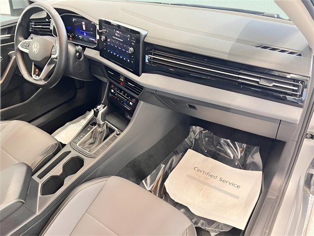 Used 2025 Volkswagen Jetta SE image 14