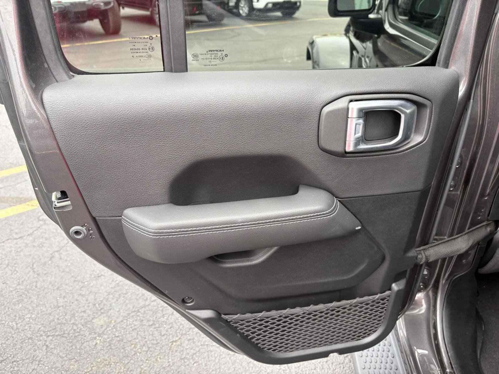 Used 2023 Jeep Wrangler Unlimited Sahara AWD/4WD image 10