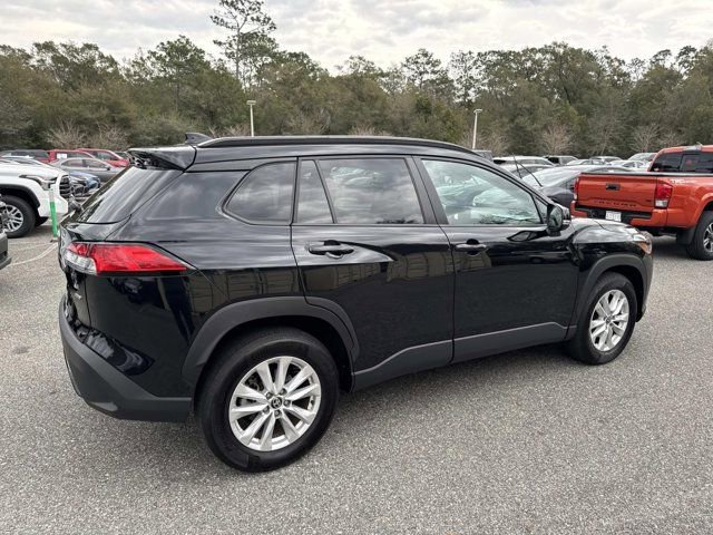 Used 2023 Toyota Corolla Cross LE image 2