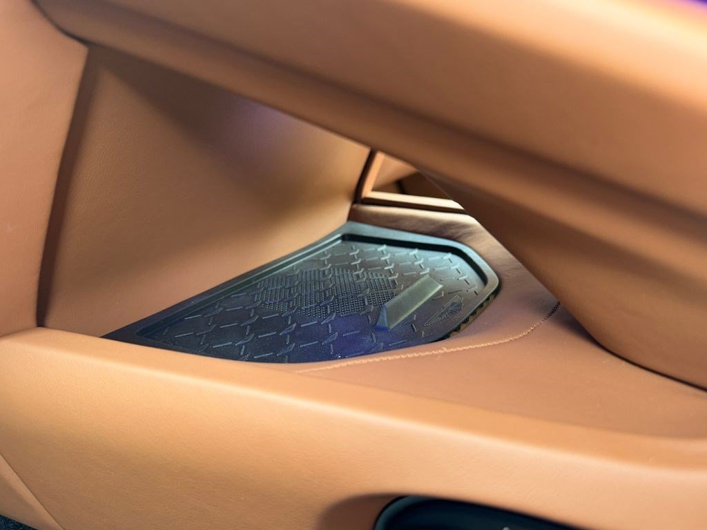 Used 2025 Aston Martin DB12 Coupe RWD image 33