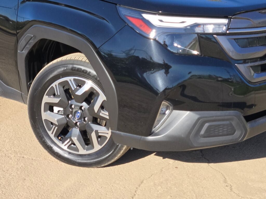 Certified 2025 Subaru Forester Premium AWD/4WD image 3