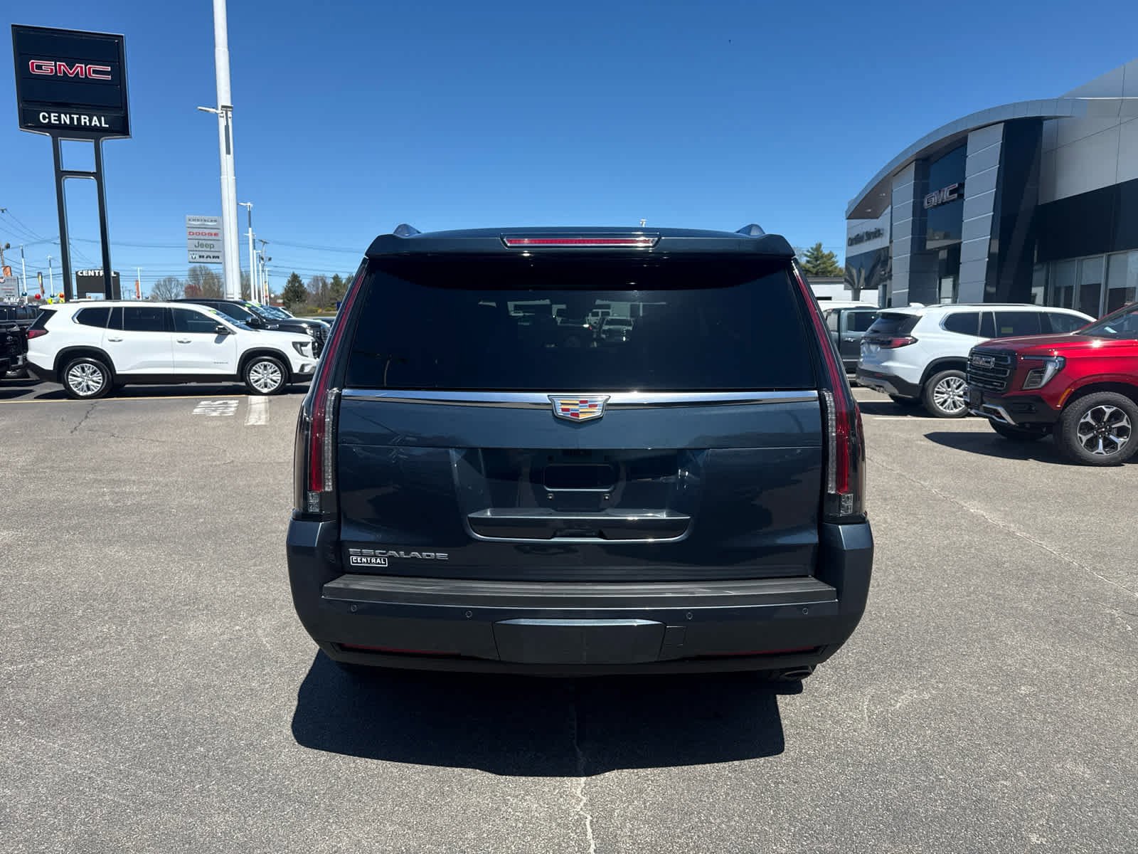 Used 2020 Cadillac Escalade Luxury AWD/4WD image 4