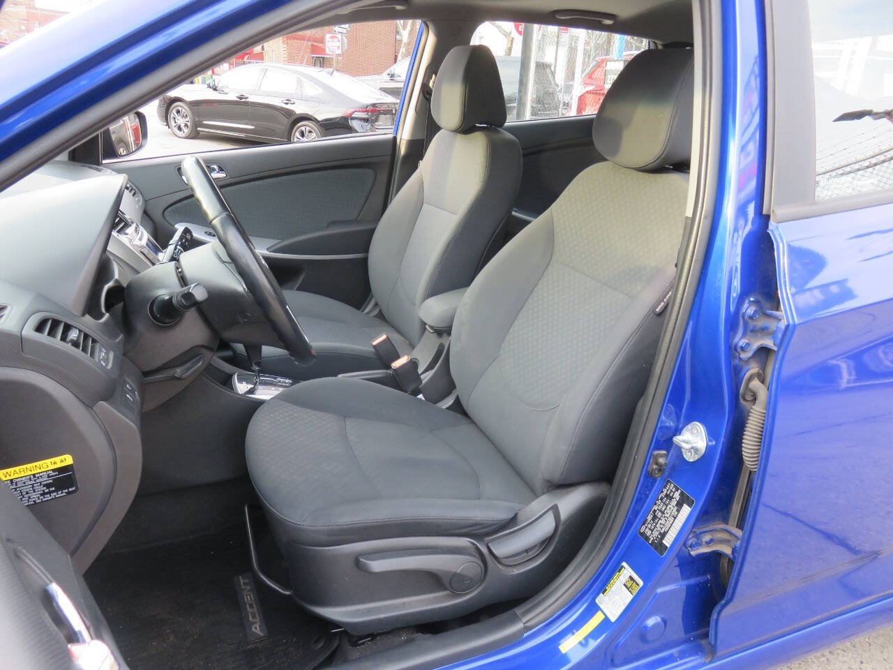 Used 2014 Hyundai Accent SE w/ Option Group 3 FWD image 10