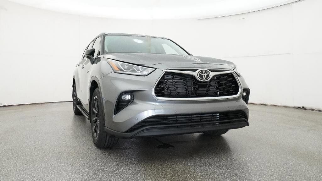 Certified 2026 Toyota Highlander Limited AWD/4WD image 28