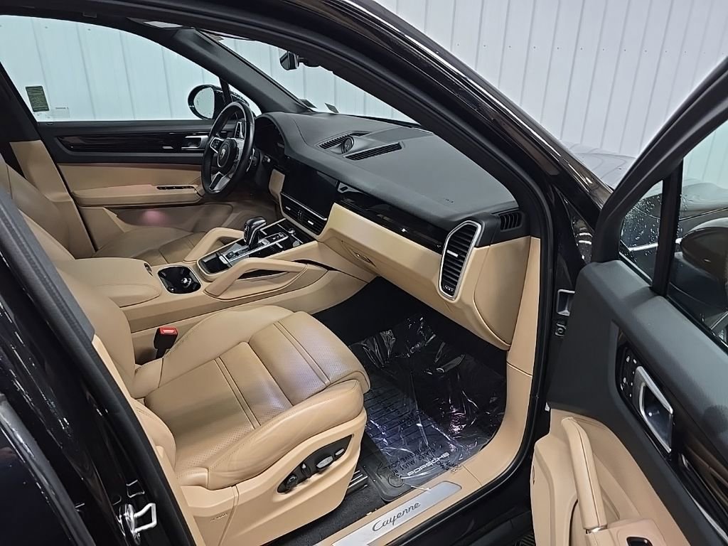 Used 2022 Porsche Cayenne image 16