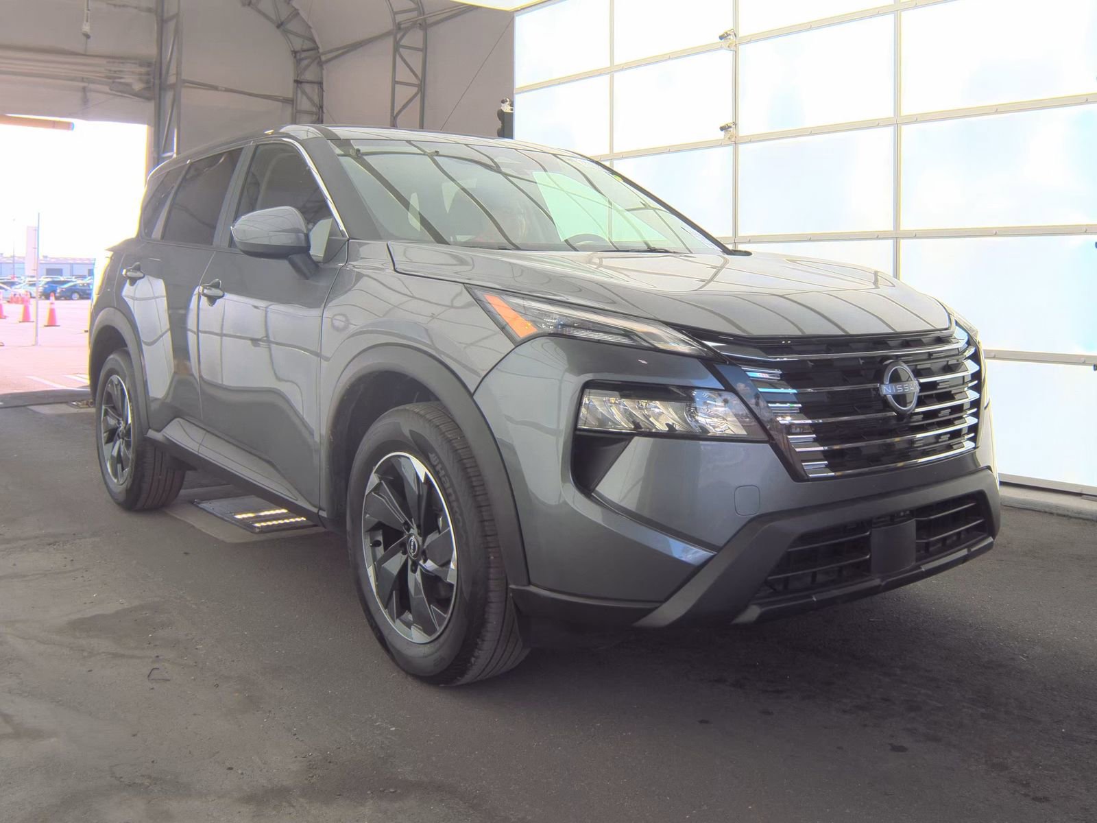 Used 2026 Nissan Rogue SV image 2