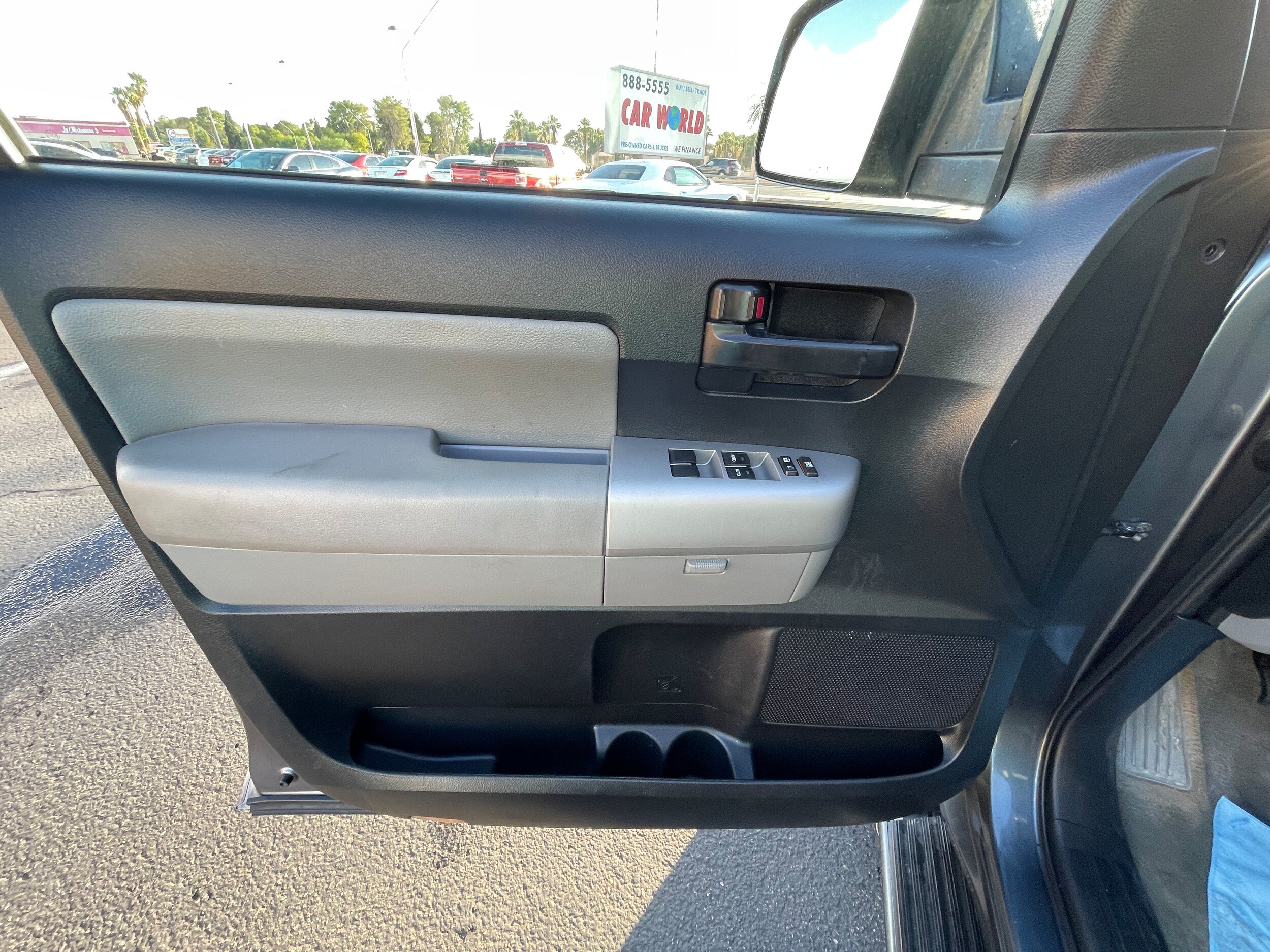 Used 2008 Toyota Sequoia SR5 w/ Pwr Driver Seat Pkg RWD image 13