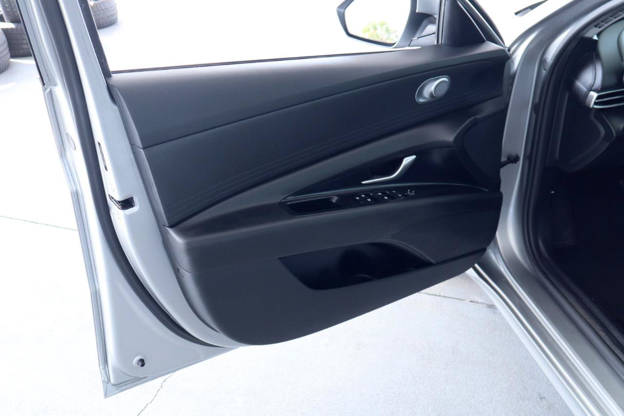 Used 2023 Hyundai Elantra SEL w/ Cargo Package FWD image 12
