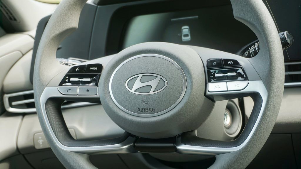 Used 2024 Hyundai Elantra SE image 12