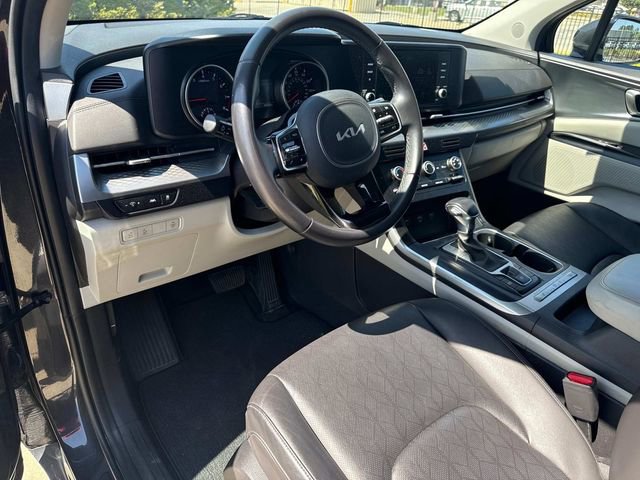 Used 2024 Kia Carnival LX image 24