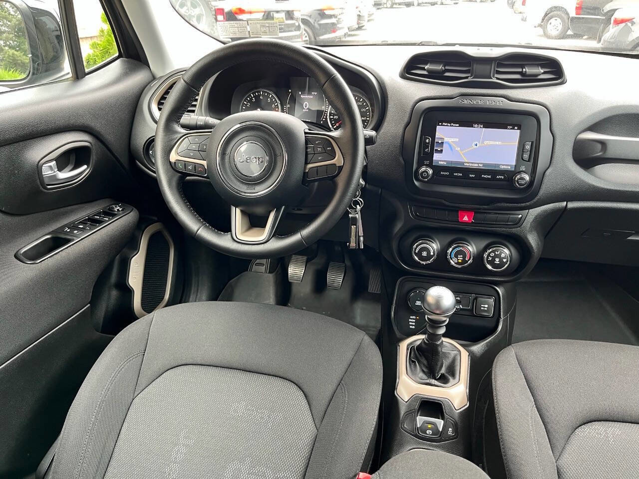 Used 2015 Jeep Renegade Latitude image 6