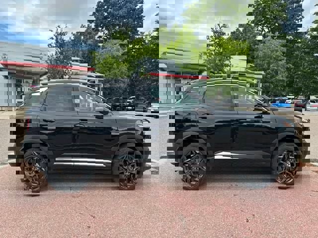 New 2025 Nissan Kicks SR