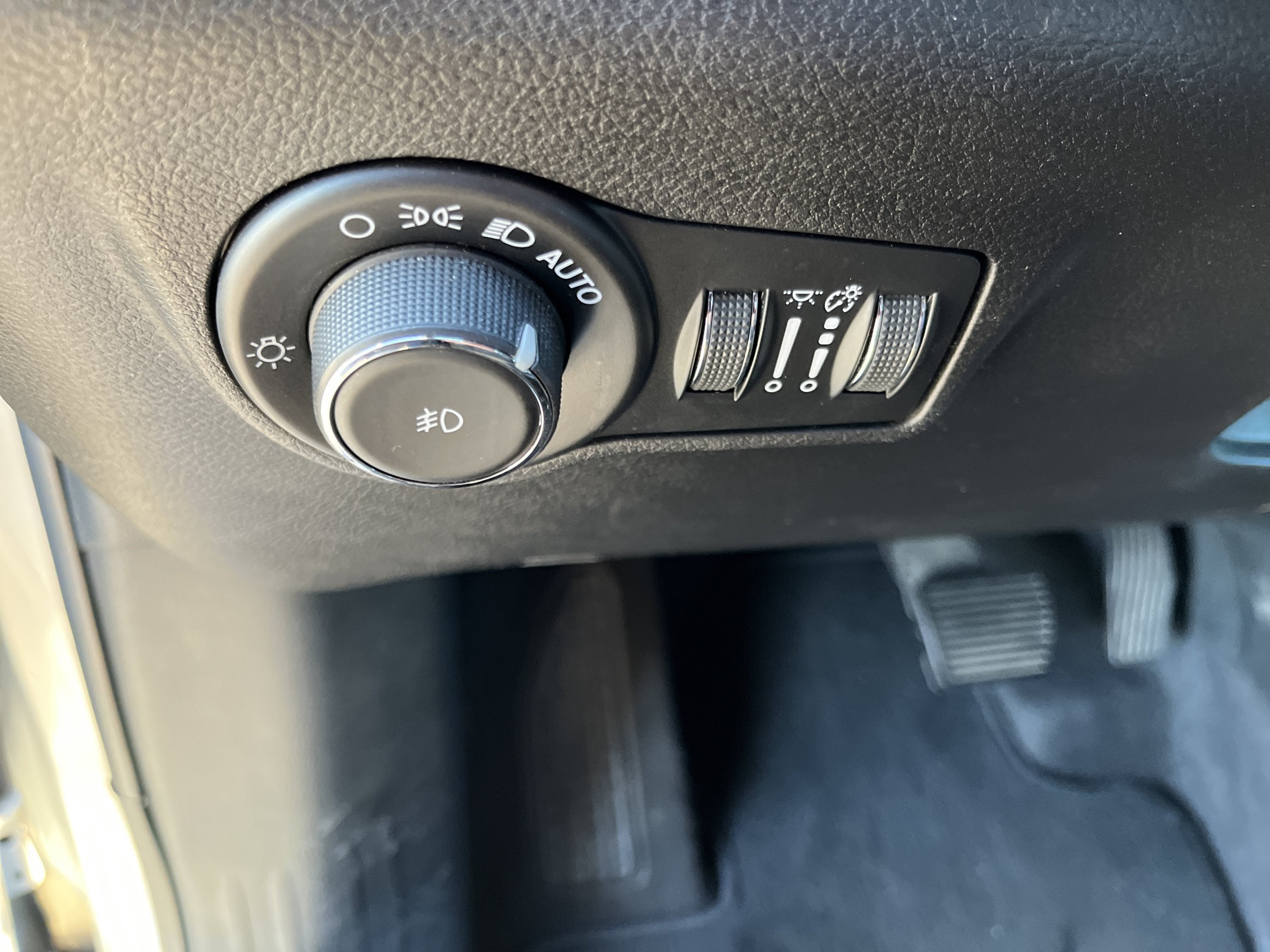 Used 2024 Jeep Compass Latitude AWD/4WD image 18