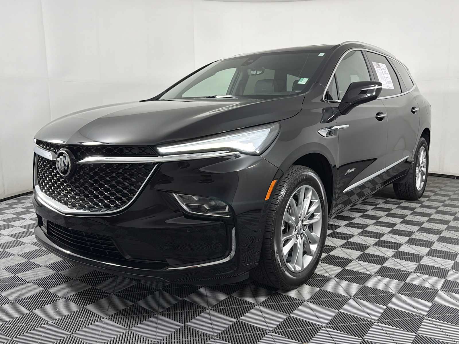 Certified 2023 Buick Enclave Avenir FWD image 3