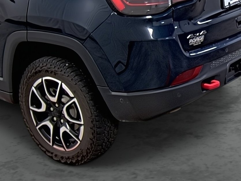 Used 2024 Jeep Compass Trailhawk w/ Trailhawk Elite Group image 9