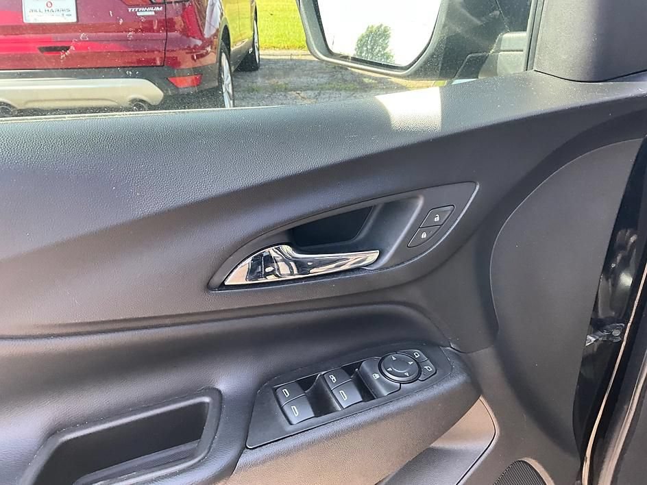 Used 2018 Chevrolet Equinox LT AWD/4WD image 13