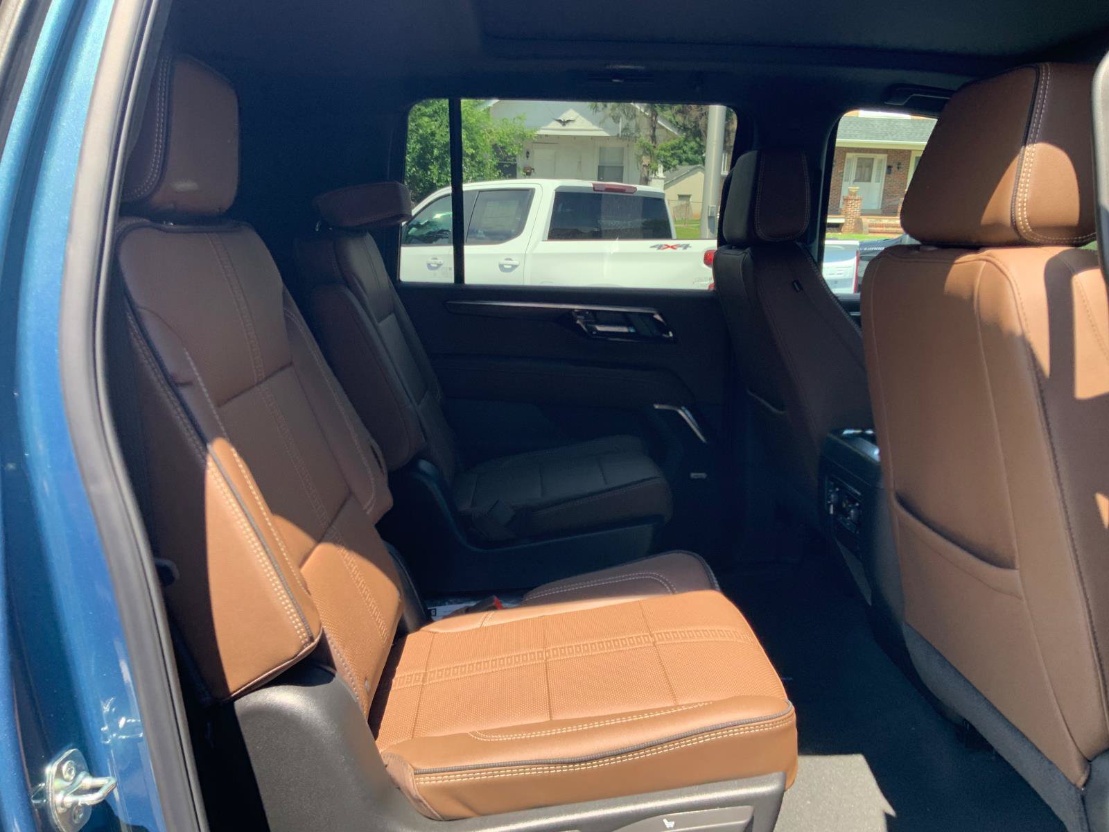 New 2026 Chevrolet Suburban High Country AWD/4WD image 14