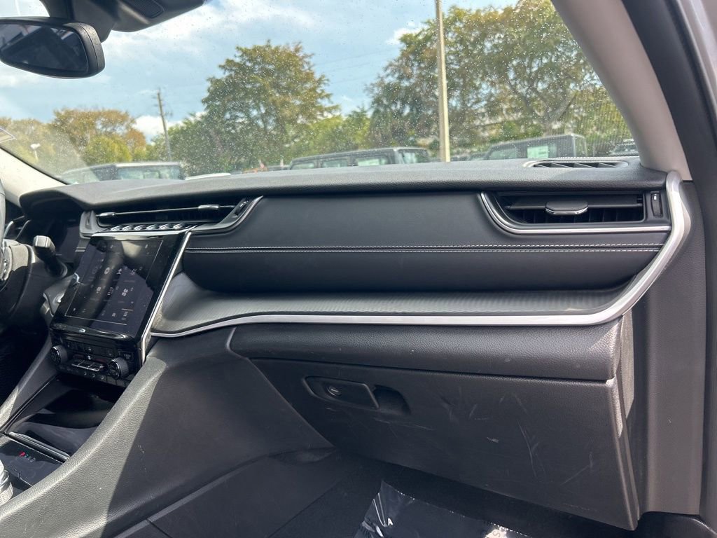 Used 2023 Jeep Grand Cherokee Laredo w/ Luxury Tech Group I image 24