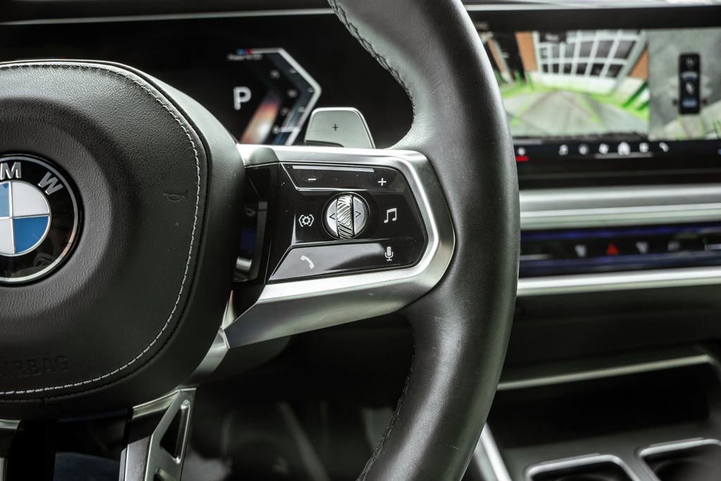 Used 2023 BMW 760i xDrive w/ Executive Package image 25