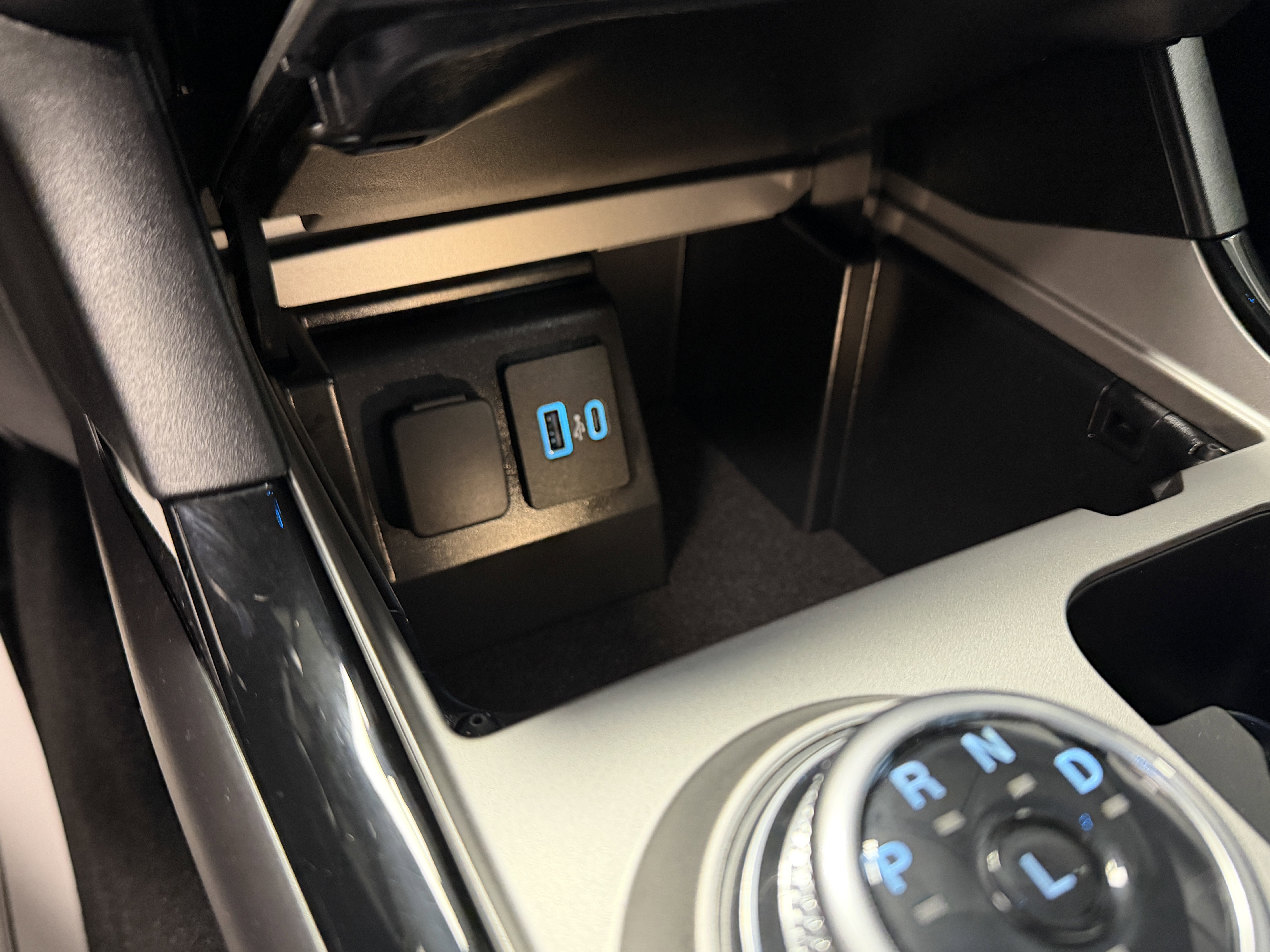 Used 2024 Ford Explorer ST-Line w/ Class IV Trailer Tow Package image 11