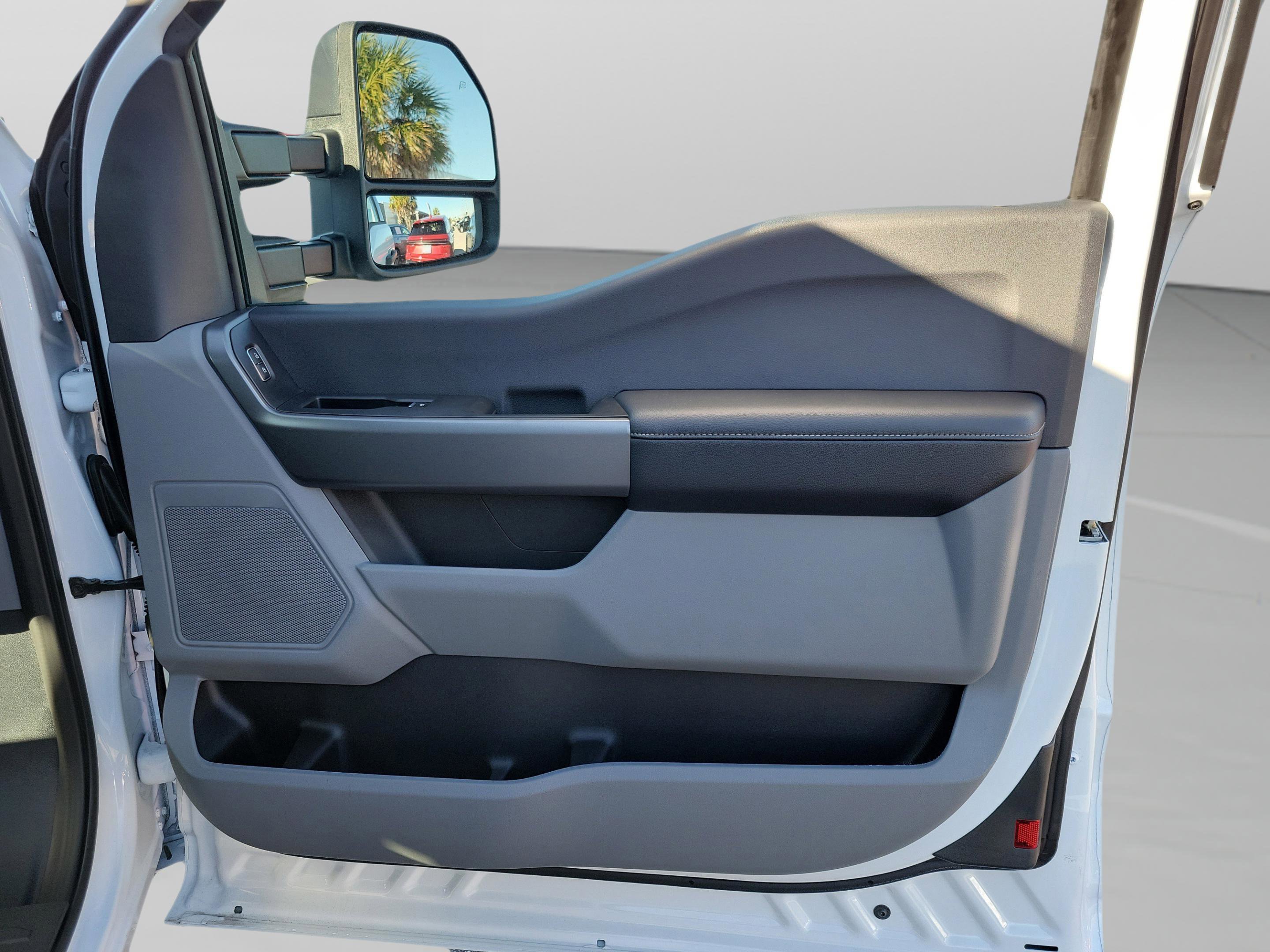 New 2025 Ford F350 XLT w/ FX4 Off-Road Package image 9