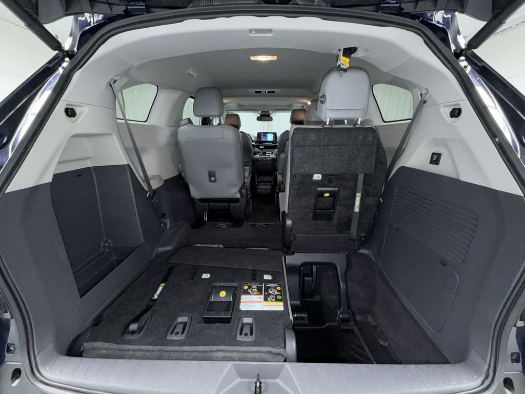 Used 2024 Toyota Sienna XLE w/ XLE Plus Package AWD/4WD image 17