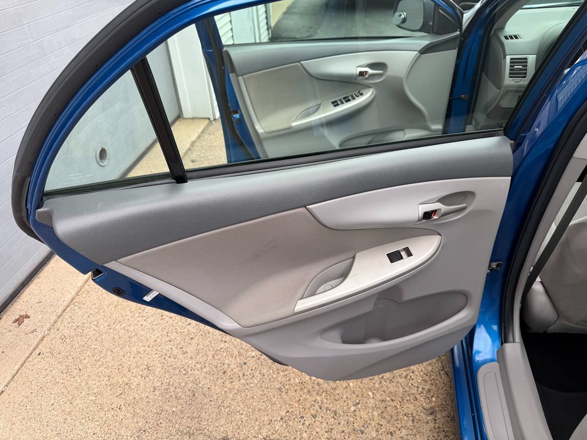 Used 2010 Toyota Corolla XLE FWD image 23