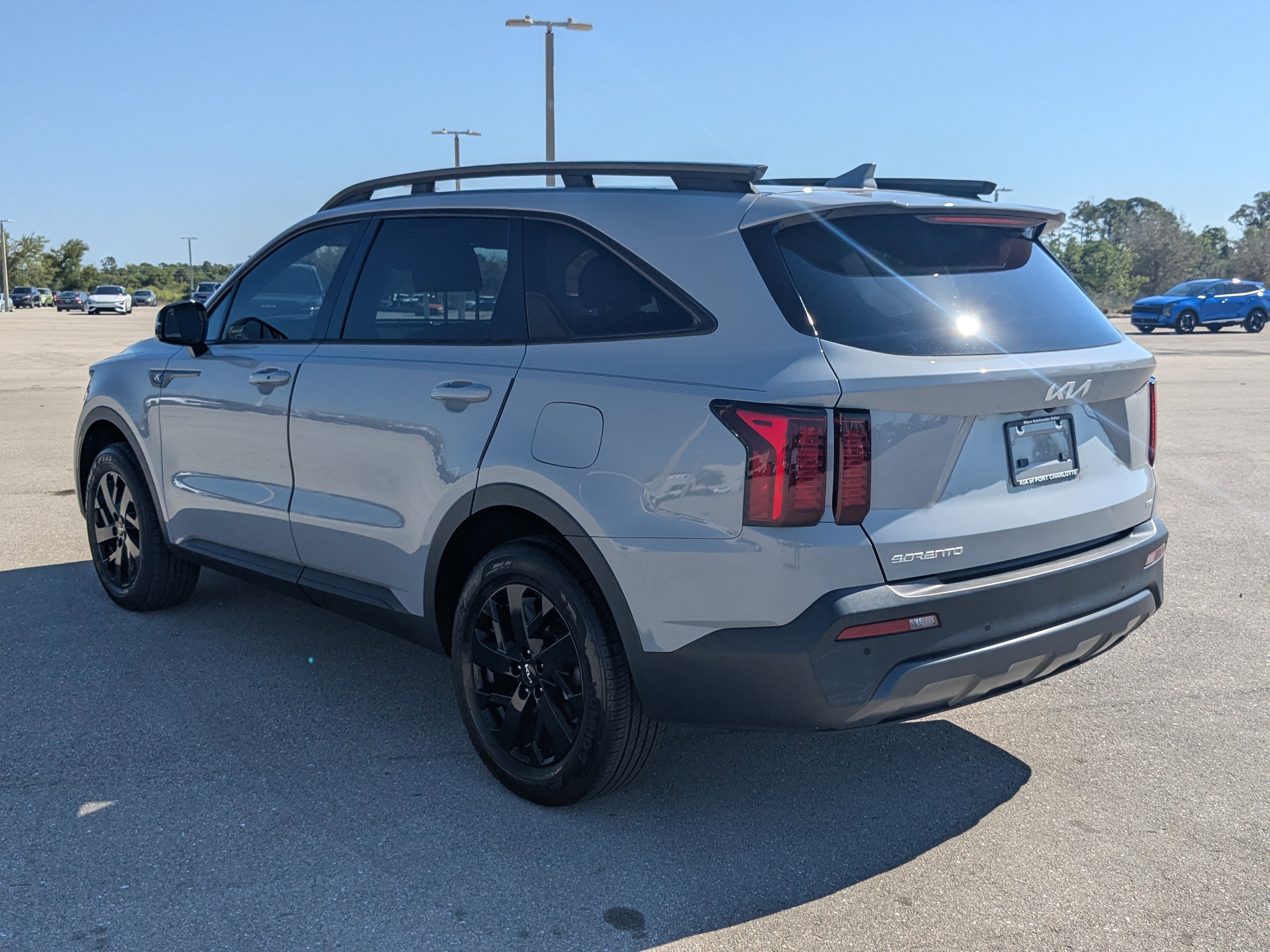 Used 2023 Kia Sorento S w/ Panoramic Sunroof Package image 7