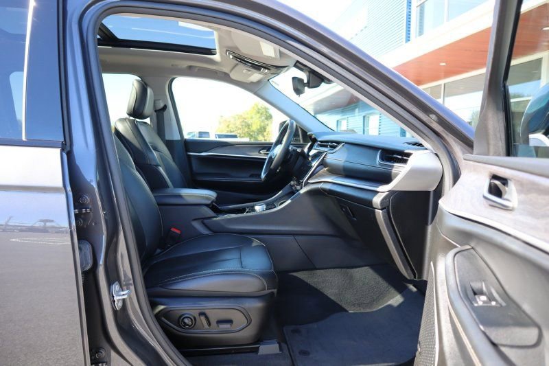 Used 2022 Jeep Grand Cherokee L Limited image 23