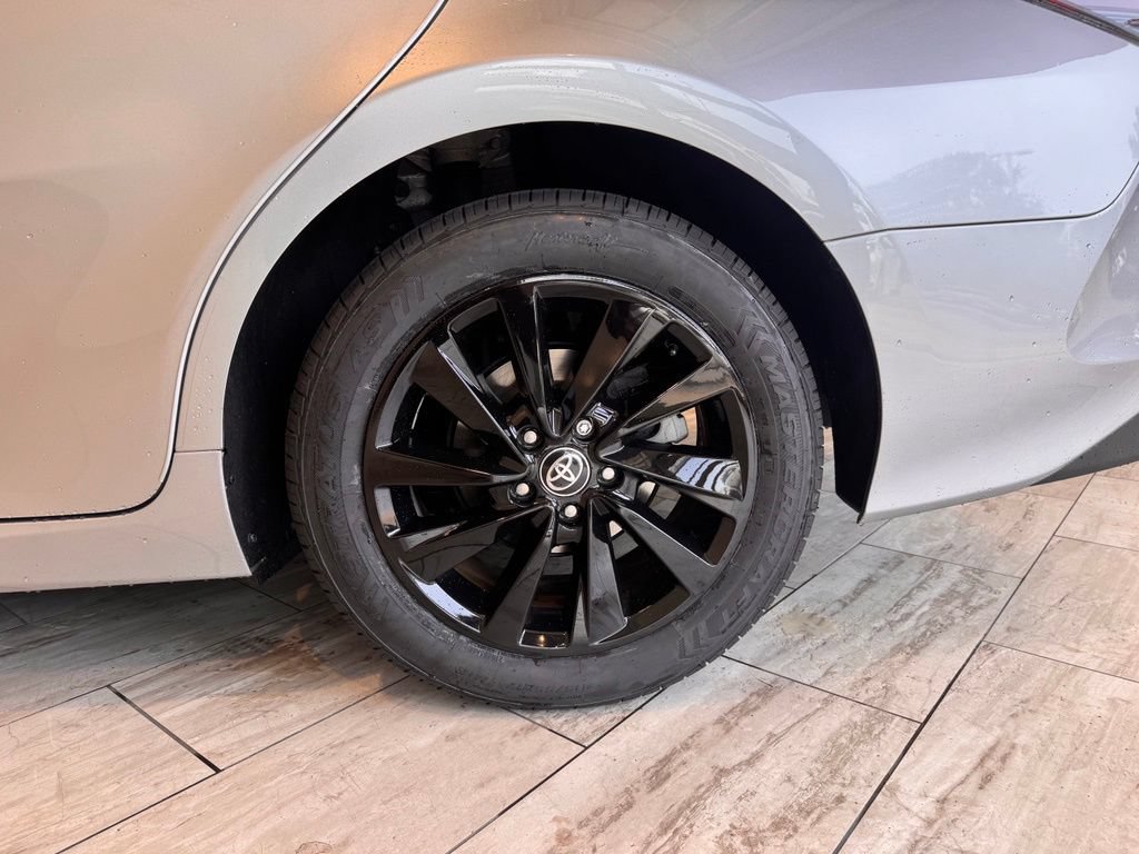 Used 2022 Toyota Camry LE w/ Convenience Package FWD image 3