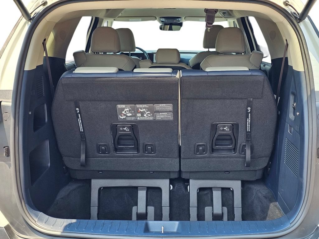 Certified 2025 Kia Carnival EX FWD image 12