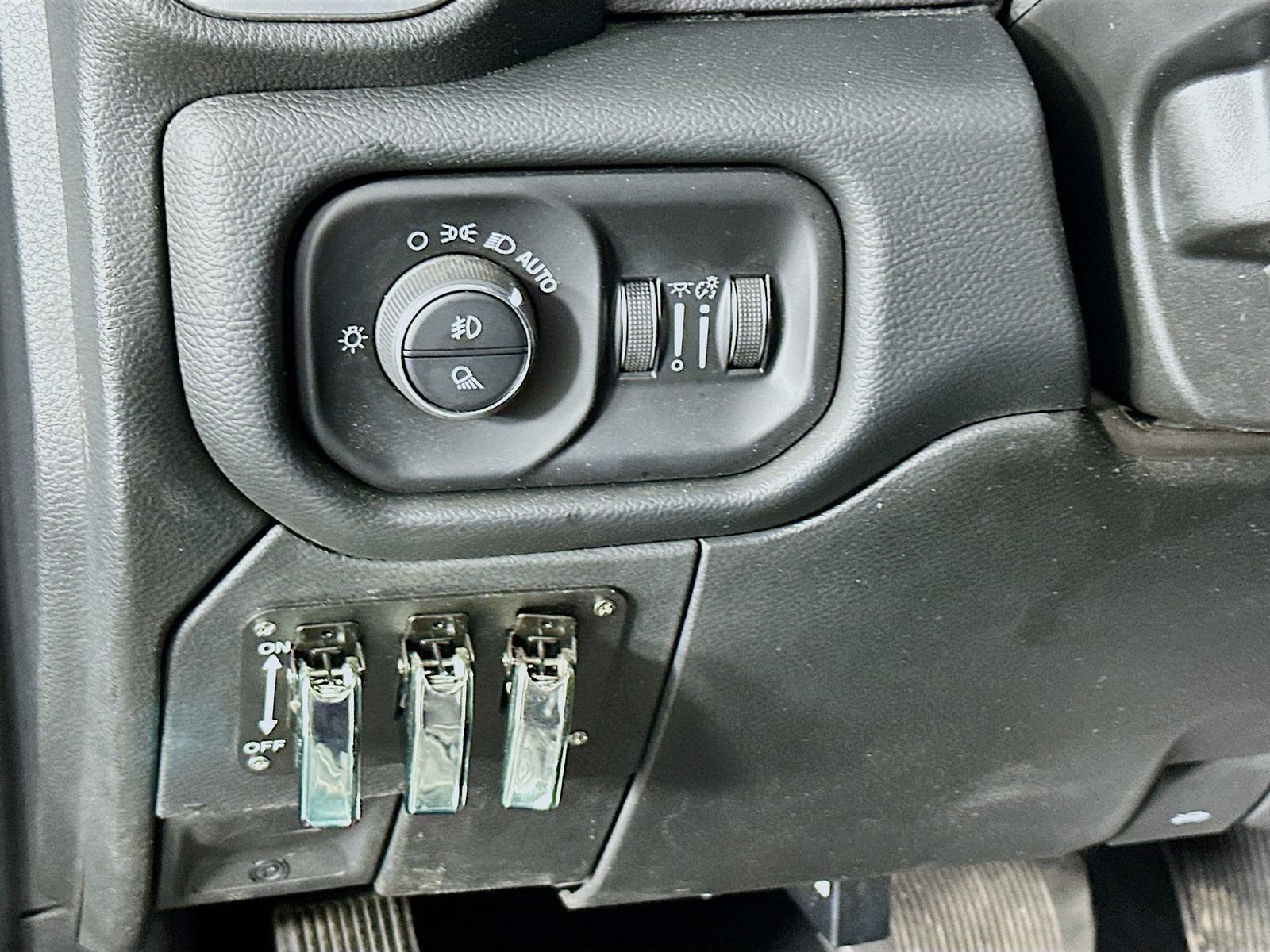 Used 2020 RAM 3500 Laramie AWD/4WD image 11