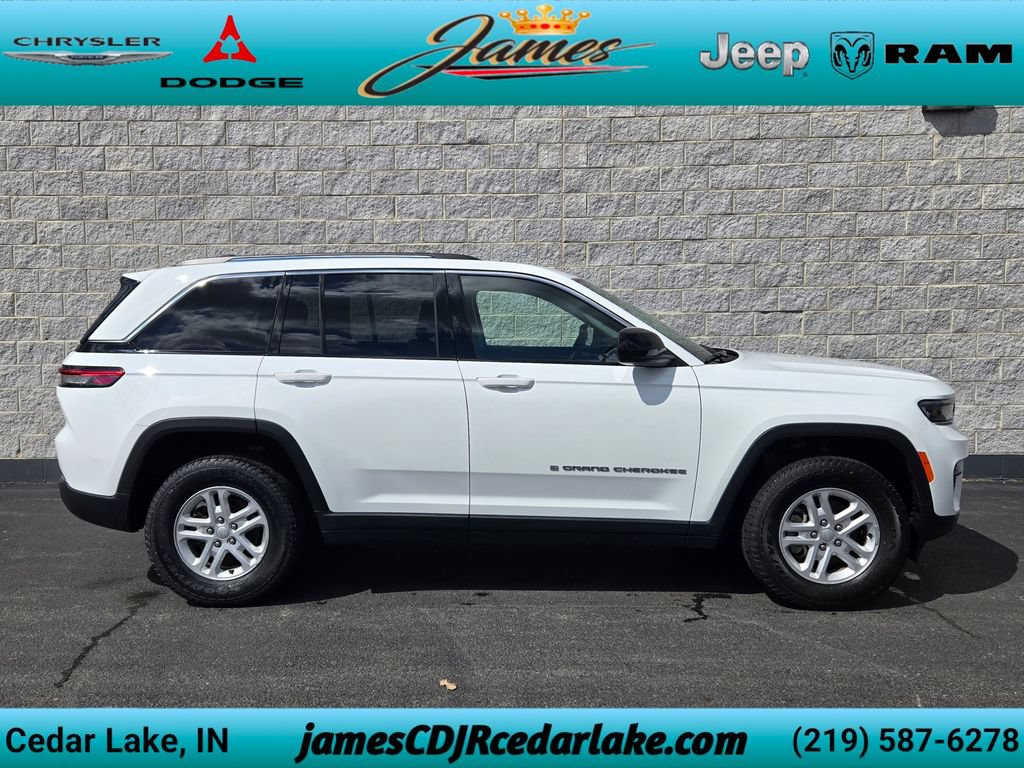 Used 2023 Jeep Grand Cherokee Laredo w/ Luxury Tech Group I AWD/4WD image 6