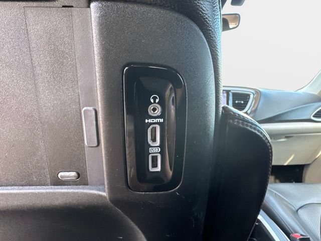Used 2018 Chrysler Pacifica Touring-L Plus w/ Tire & Wheel Group FWD image 14