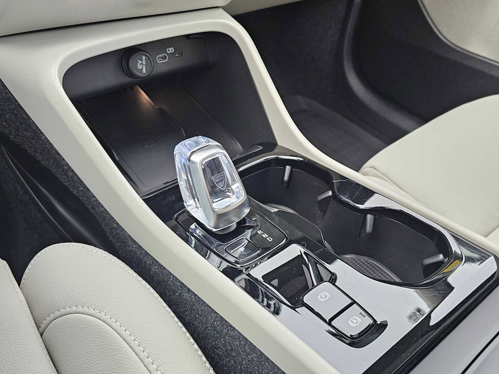 New 2026 Volvo XC40 B5 Plus w/ Protection Package Premier image 23