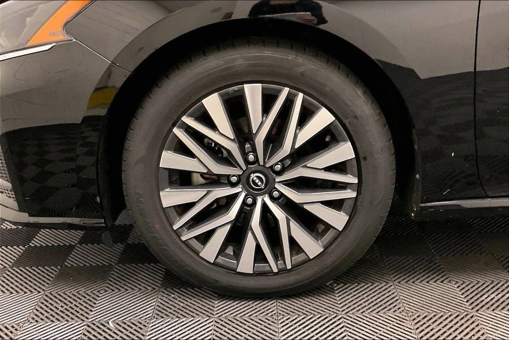 Certified 2024 Nissan Altima 2.5 SV FWD image 7