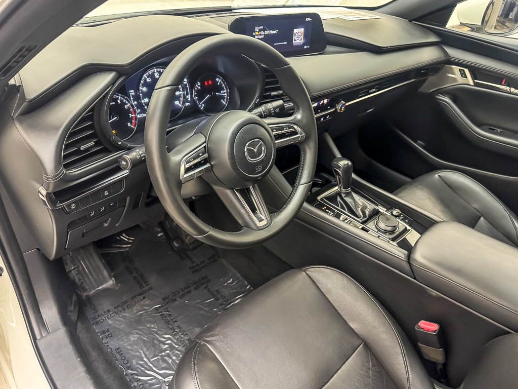 Used 2019 MAZDA MAZDA3 Hatchback w/ Premium Package FWD image 11